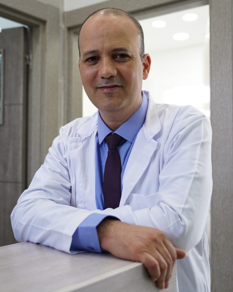 Photo du Dr Belhamidi Redouane Dentiste, chirurgien-dentiste et implantologue spécialisé en implants dentaires à Blida en Algérie